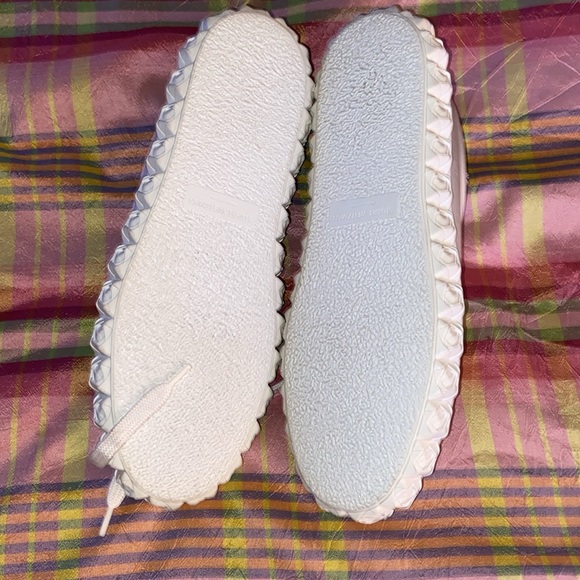 Stuart Weitzman Fringie Cover Story white silk satin sneaker sz 9.5 - Picture 10 of 10